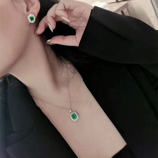 Shine with the Beauty of Emerald Glamour π